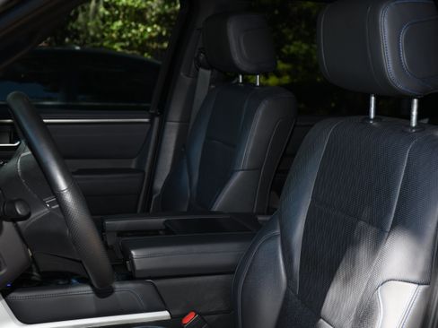 Certified 2025 Toyota Sequoia Platinum AWD/4WD image 15