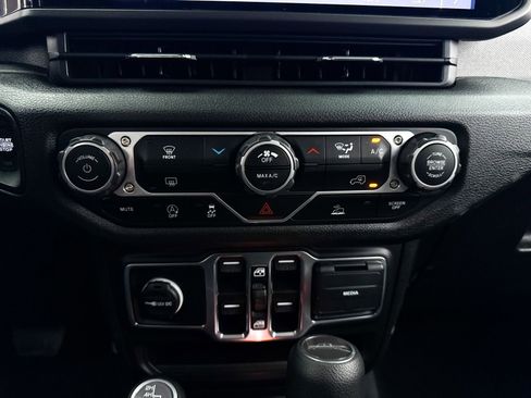 Used 2025 Jeep Gladiator Sport AWD/4WD image 22