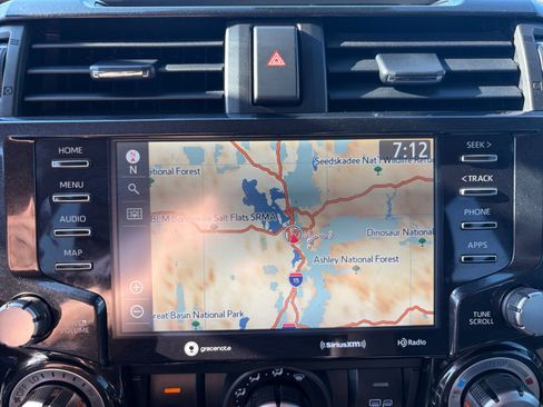 Used 2022 Toyota 4Runner TRD Off-Road Premium AWD/4WD image 19