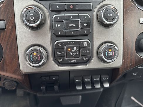 Used 2015 Ford F250 Lariat w/ Chrome Package image 25