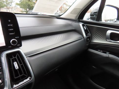 Used 2023 Kia Sorento SX image 17