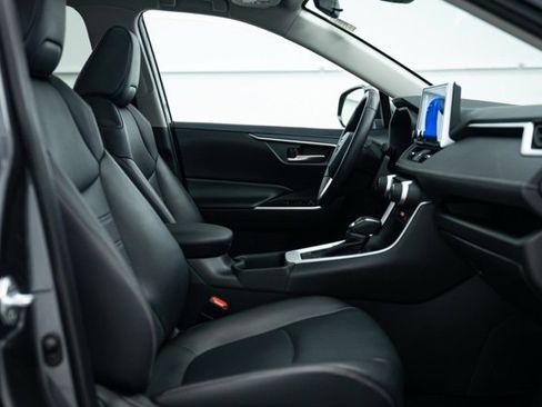 Used 2023 Toyota RAV4 XLE Premium image 15