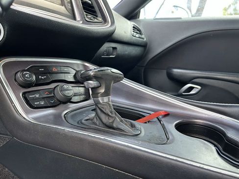 Used 2015 Dodge Challenger SXT w/ Driver Convenience Group RWD image 13