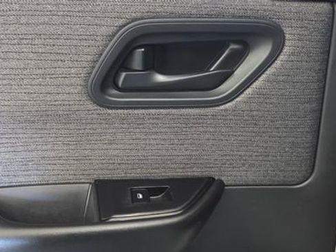 Used 2023 Nissan Rogue S image 24