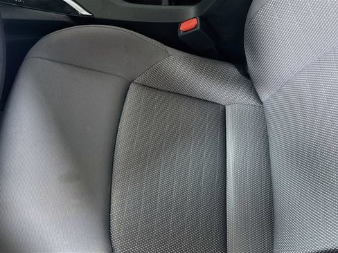 Used 2024 Toyota Corolla Cross AWD Hybrid w/ Moonroof Package image 18