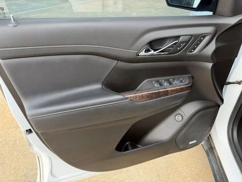 Used 2021 GMC Acadia Denali image 12