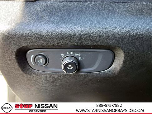 Used 2023 Chevrolet Traverse LT w/ Midnight/Sport Edition image 17