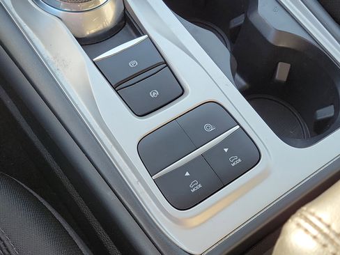 Used 2022 Ford Explorer XLT image 21