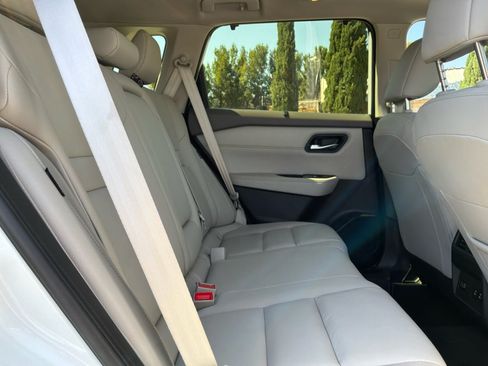 Used 2025 Nissan Rogue SL w/ Tech Package FWD image 19