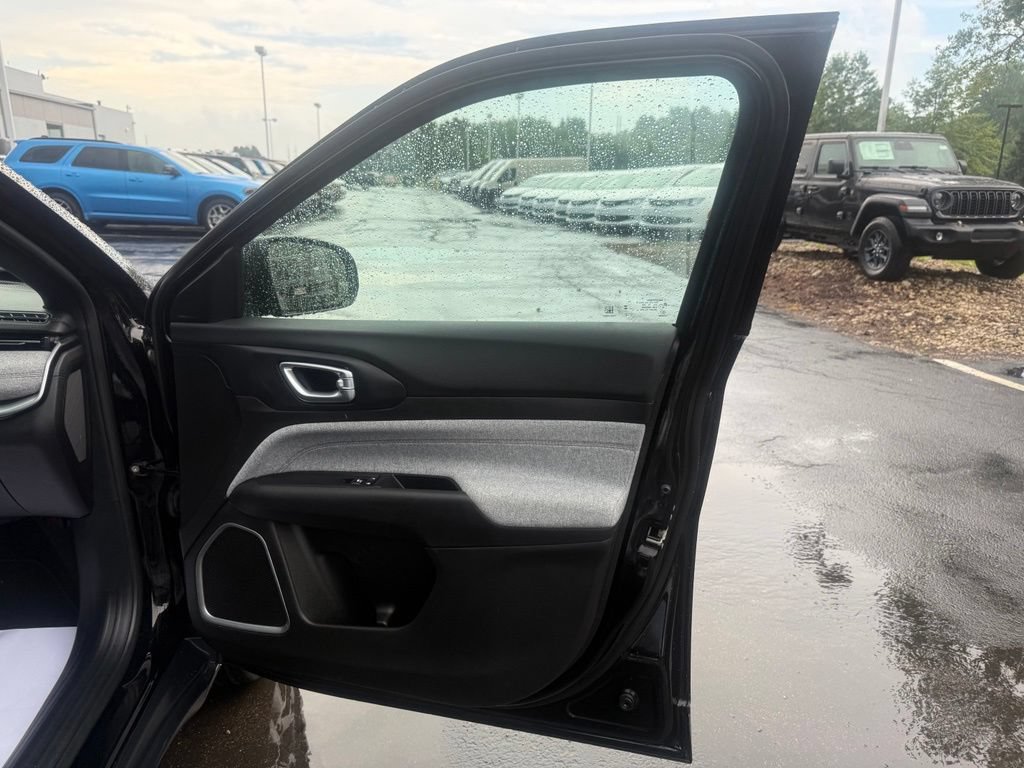 Certified 2024 Jeep Compass Latitude AWD/4WD image 50