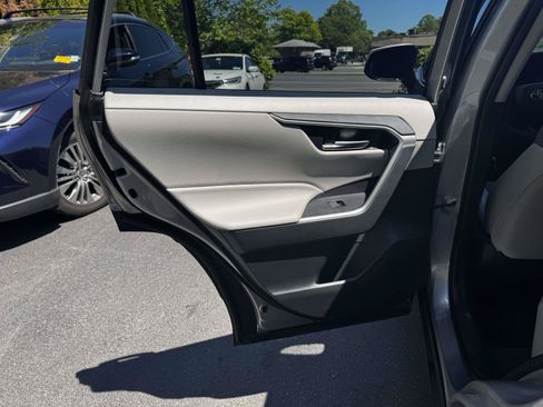 Certified 2025 Toyota RAV4 XLE AWD/4WD image 12