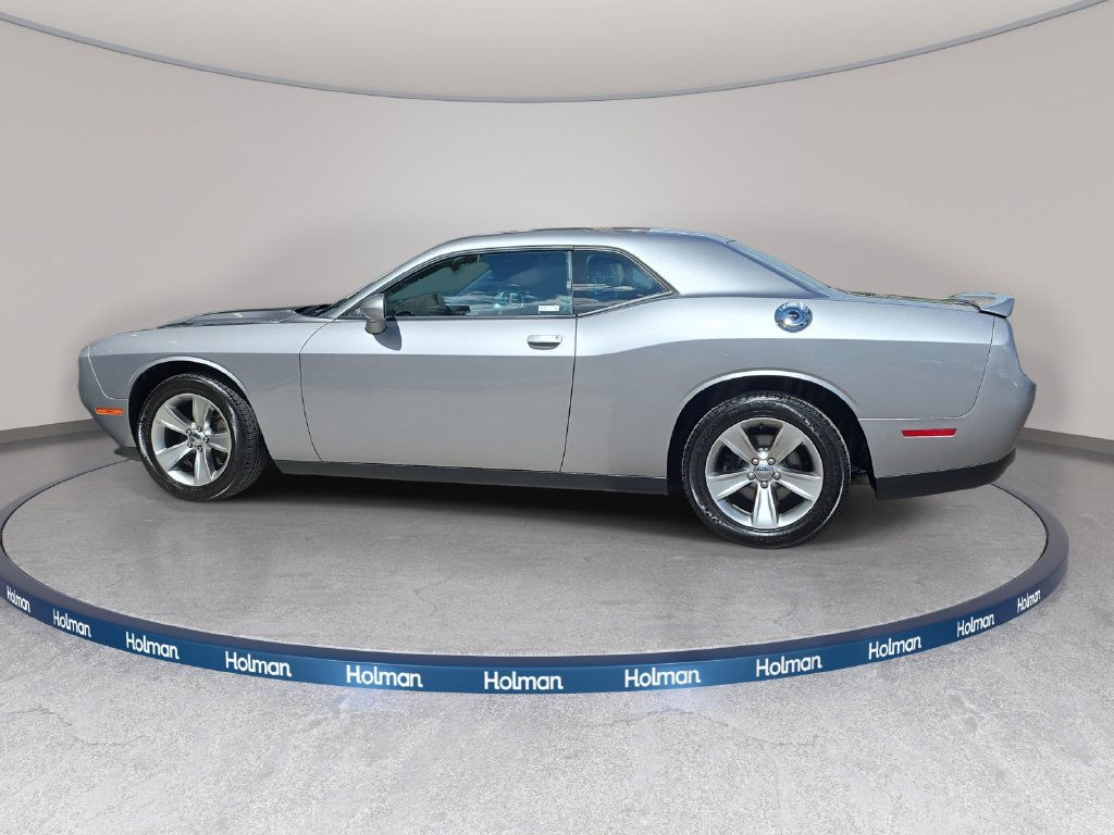 Used 2018 Dodge Challenger SXT RWD image 9