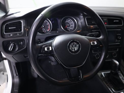 Used 2018 Volkswagen Golf S image 14
