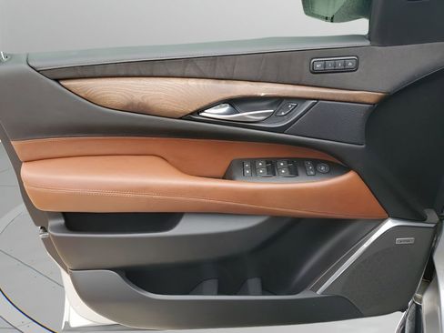 Used 2018 Cadillac Escalade Luxury image 28