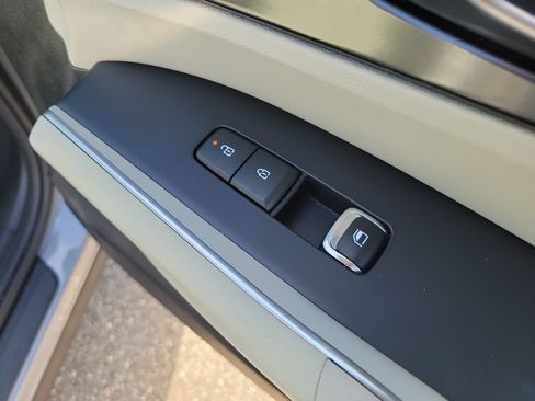 Certified 2025 Kia Sorento S w/ Panoramic Sunroof Package FWD image 9