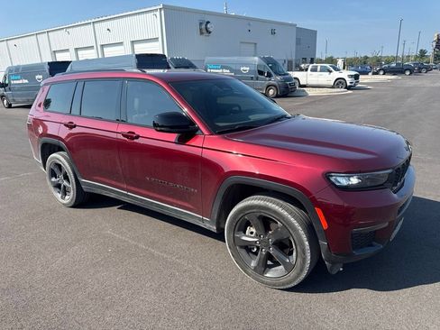 Used 2023 Jeep Grand Cherokee L Limited w/ Black Appearance Package AWD/4WD image 2