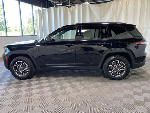 Used 2023 Jeep Grand Cherokee Trailhawk w/ Luxury Tech Group III AWD/4WD image 4