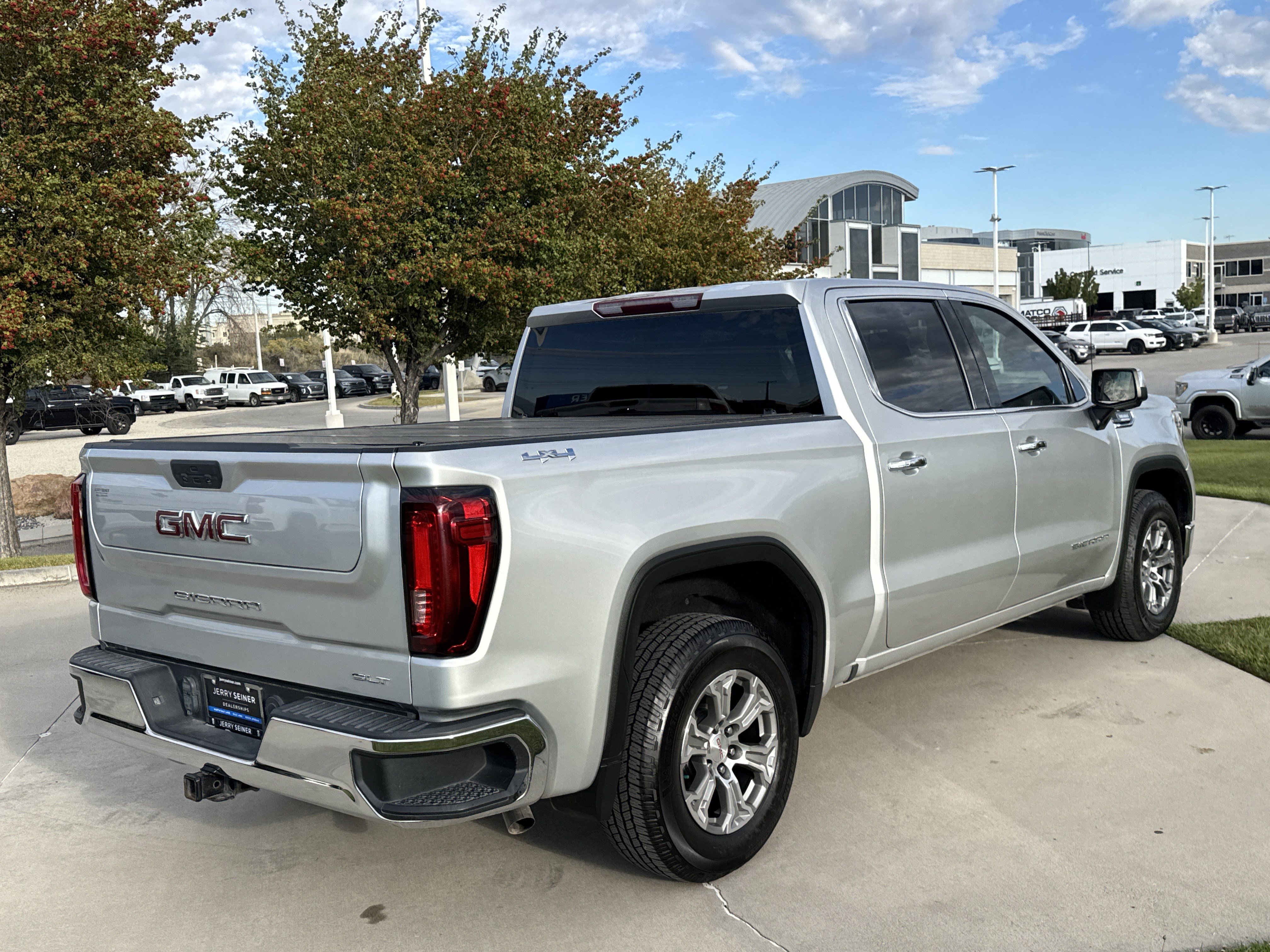 Used 2022 GMC Sierra 1500 SLT AWD/4WD image 5