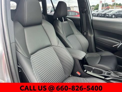 Used 2025 Toyota Corolla Cross AWD Hybrid w/ Convenience Package image 6