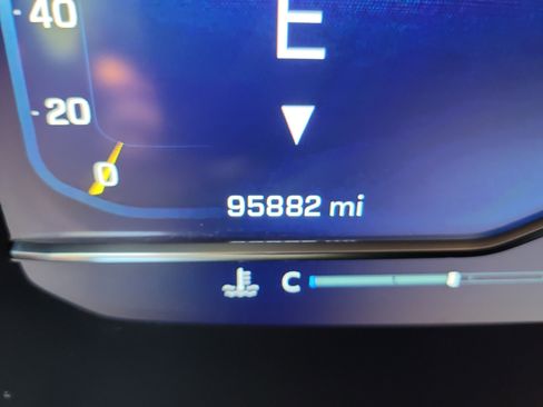 Used 2023 Chevrolet Suburban Premier image 34