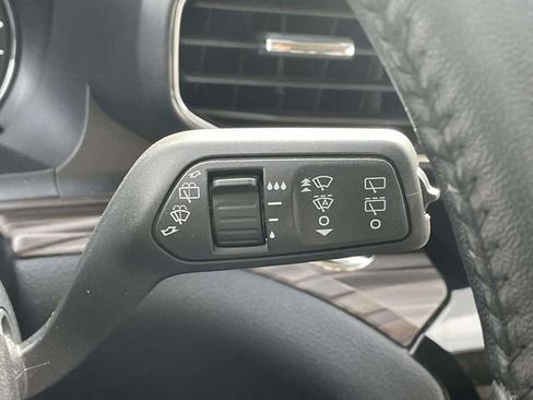 Used 2024 Ford Explorer Limited image 26