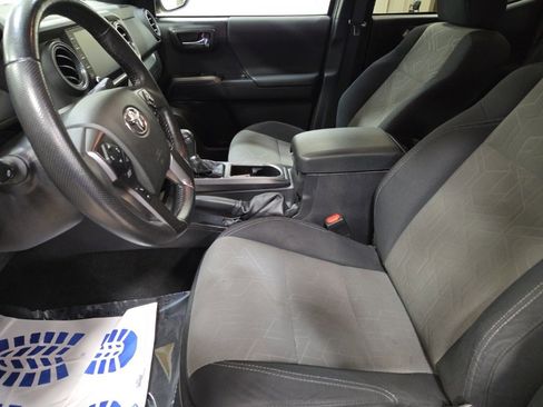 Used 2023 Toyota Tacoma TRD Sport image 12