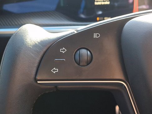 Used 2021 Tesla Model S Plaid image 22