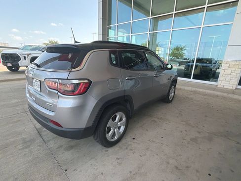 Used 2018 Jeep Compass Latitude w/ Popular Equipment Group AWD/4WD image 11
