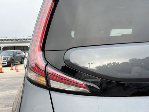 Used 2023 Kia Soul LX w/ LX Technology Package FWD image 10