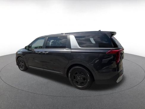 Used 2026 Kia Carnival FWD image 8
