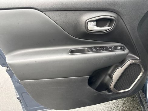 Used 2023 Jeep Renegade Latitude w/ Premium Group AWD/4WD image 23