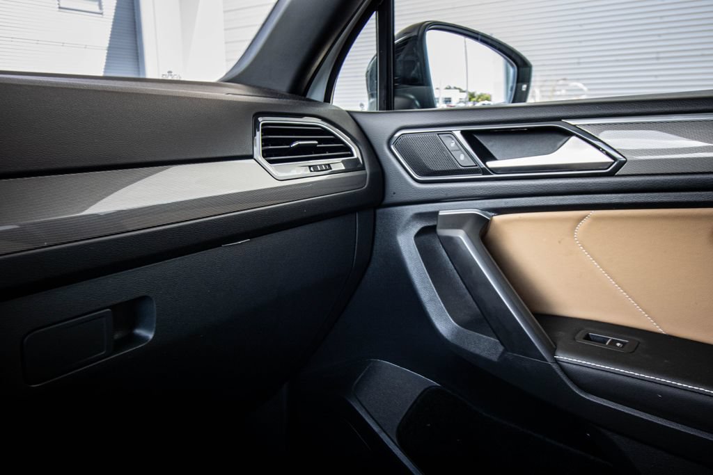 Certified 2024 Volkswagen Tiguan SE R-Line FWD image 30