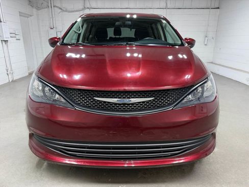 Used 2018 Chrysler Pacifica L image 2
