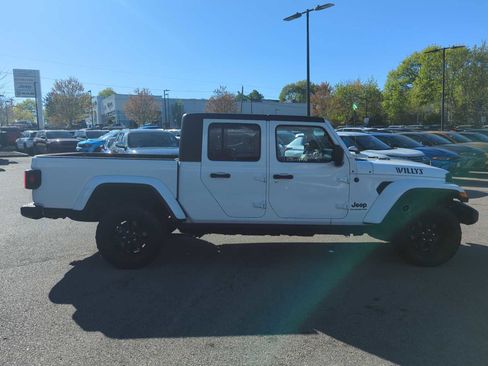 Used 2022 Jeep Gladiator Sport AWD/4WD image 7