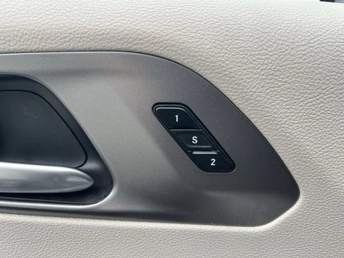 Used 2024 Chrysler Pacifica Touring-L FWD image 33