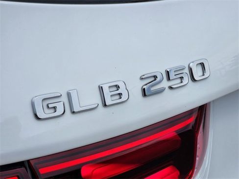 Certified 2025 Mercedes-Benz GLB 250 4MATIC image 14