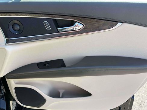 Used 2019 Lincoln Nautilus Reserve FWD image 10