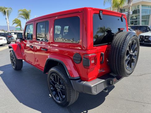 Used 2025 Jeep Wrangler Unlimited Sahara w/ Safety Group AWD/4WD image 8