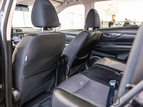 Used 2020 Nissan Rogue SV image 34