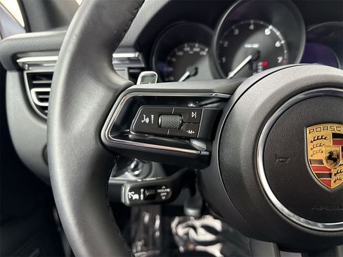 Certified 2025 Porsche Macan image 38