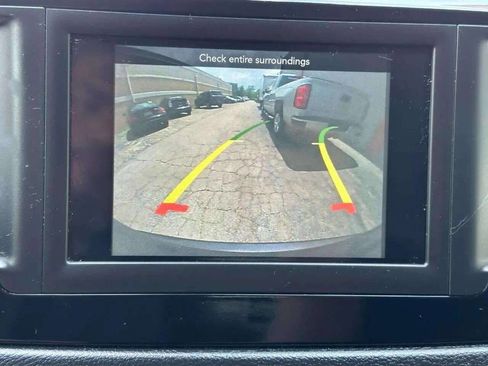 Used 2018 Chrysler Pacifica Touring-L image 20