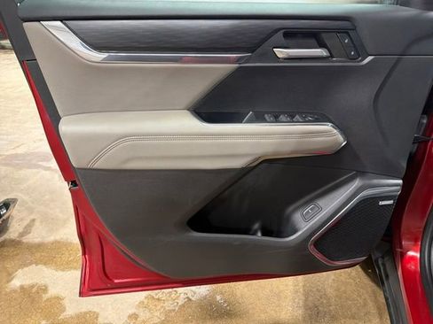 Used 2024 GMC Acadia Elevation image 13