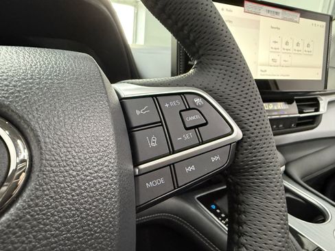 Used 2026 Toyota Sienna XLE image 17