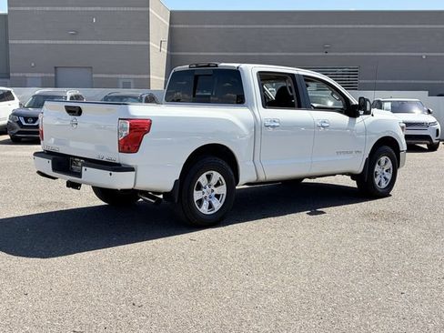 Used 2018 Nissan Titan SV w/ SV Convenience Package AWD/4WD image 27