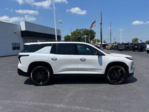 Used 2024 Chevrolet Traverse RS FWD image 2