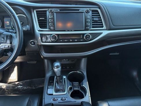 Used 2019 Toyota Highlander Limited image 11