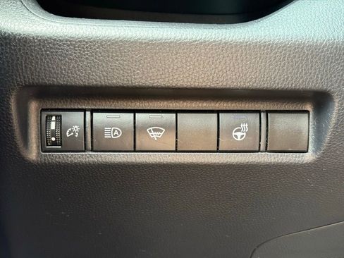 Used 2022 Toyota RAV4 XLE w/ XLE Grade Weather Package AWD/4WD image 18
