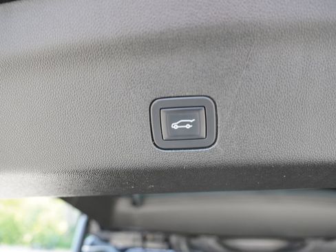 Certified 2026 Chevrolet Suburban High Country AWD/4WD image 25