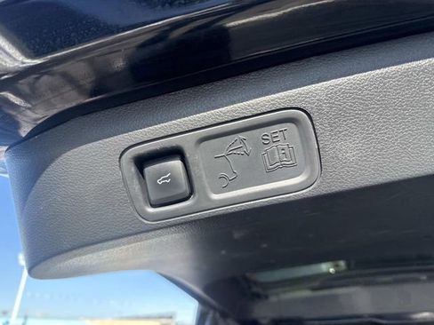 Used 2024 Ford Expedition Limited image 7