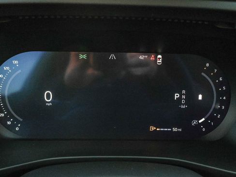 New 2026 Volvo XC40 B4 Plus w/ Climate Package FWD image 32